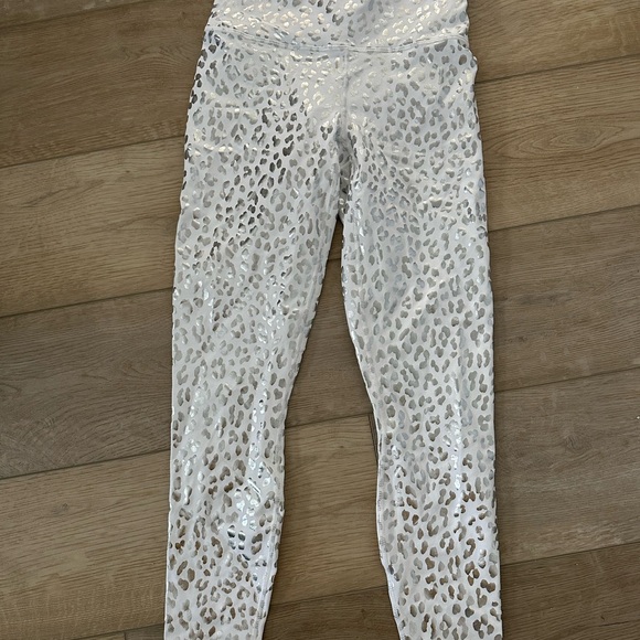 Fabletics Shimmering White Animal Print Leggings - Picture 1 of 1